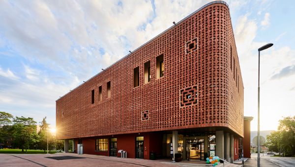 Studentsamfundet - En unik udvidelse af en eksisterende bygning .